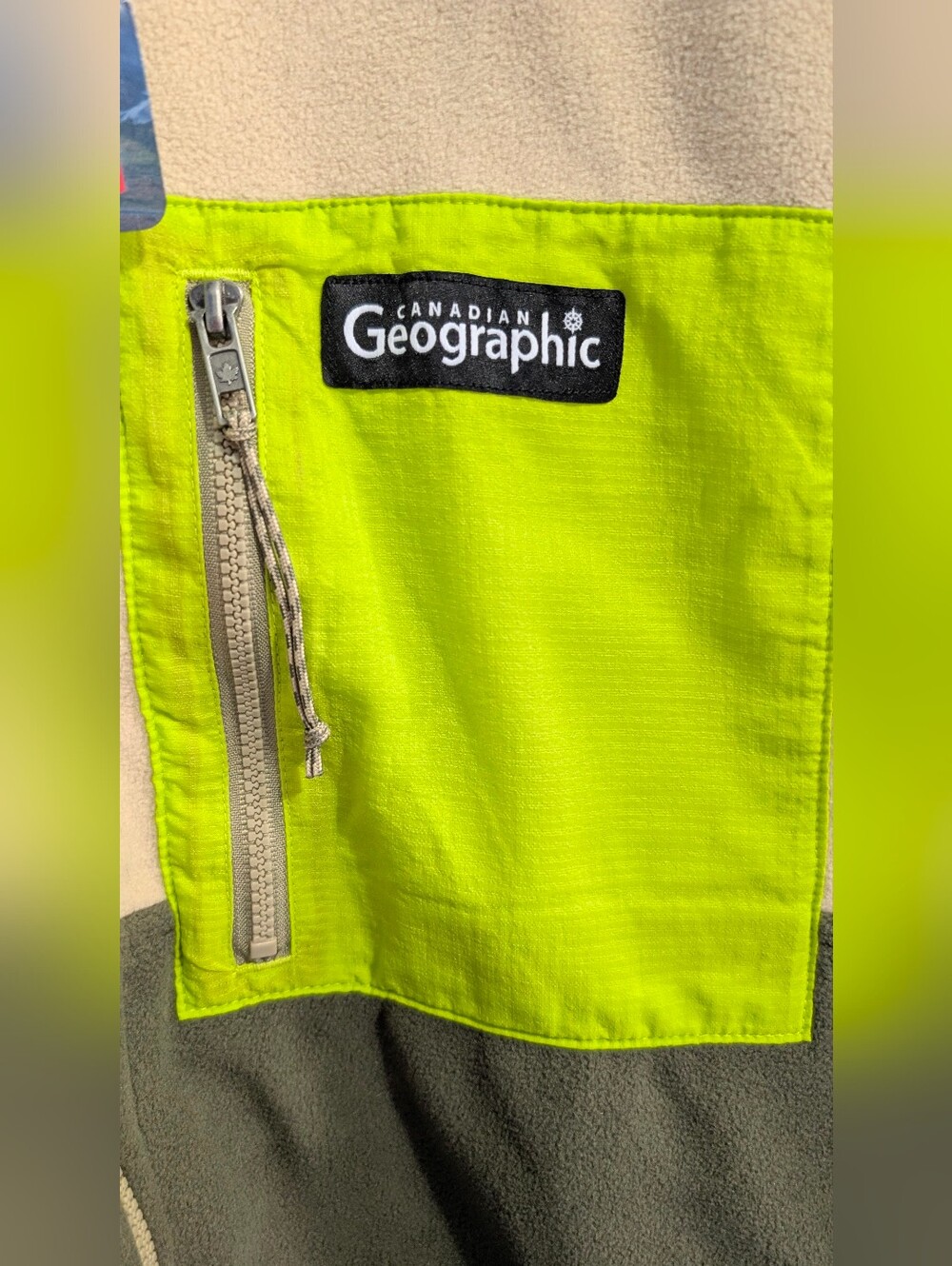 🆕 ❤️ Geographic Beige, Olive & Neon Yellow Chest Pocket Fleece Full Zip Size L - Picture 3 of 9